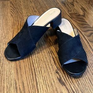 Naturalizer Arielle Black Faux Suede Slide Sandal. Size 8.5 M